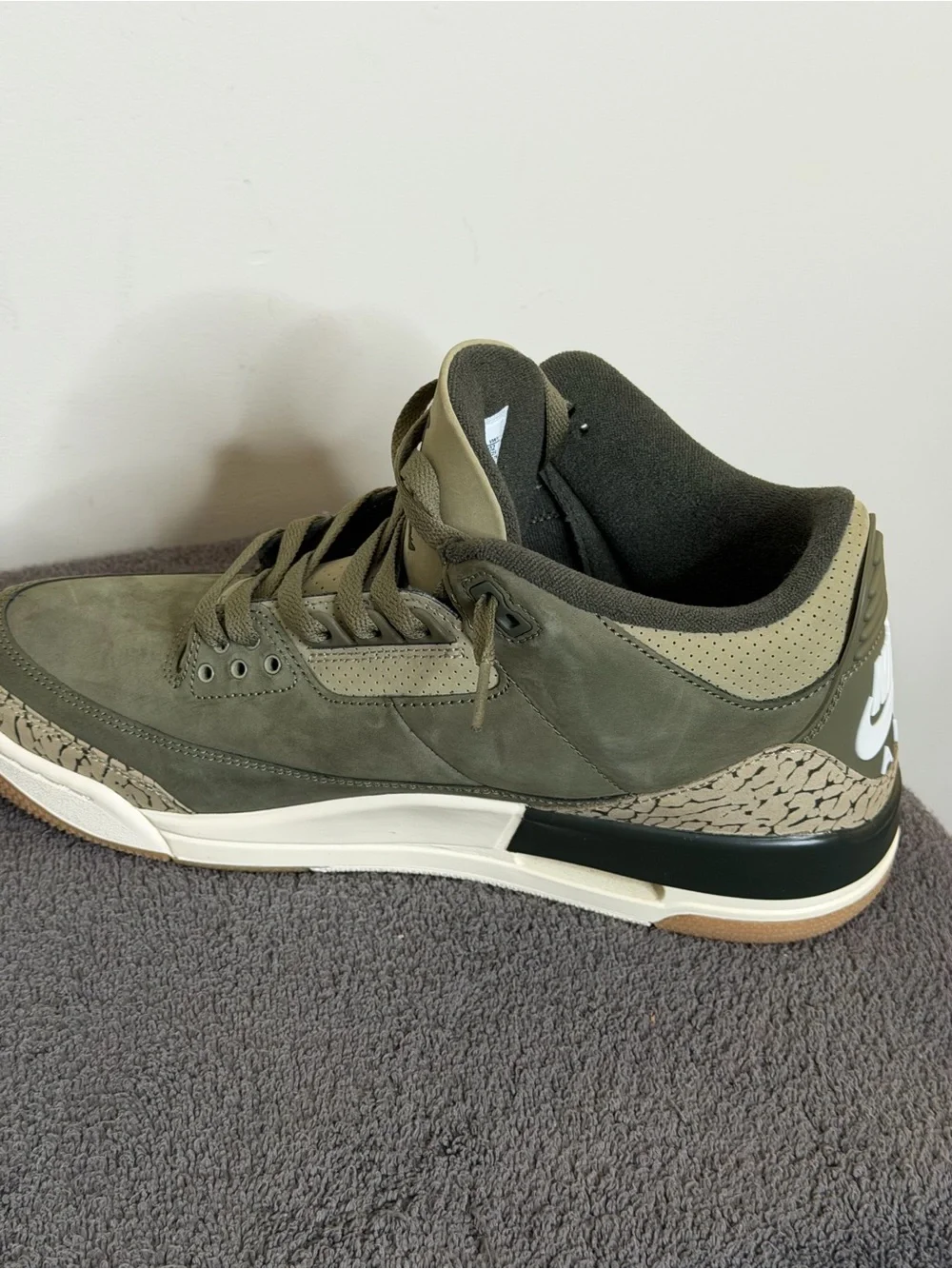 Air Jordan 3 Retro “Family Affair” Medium Olive men’s size 11